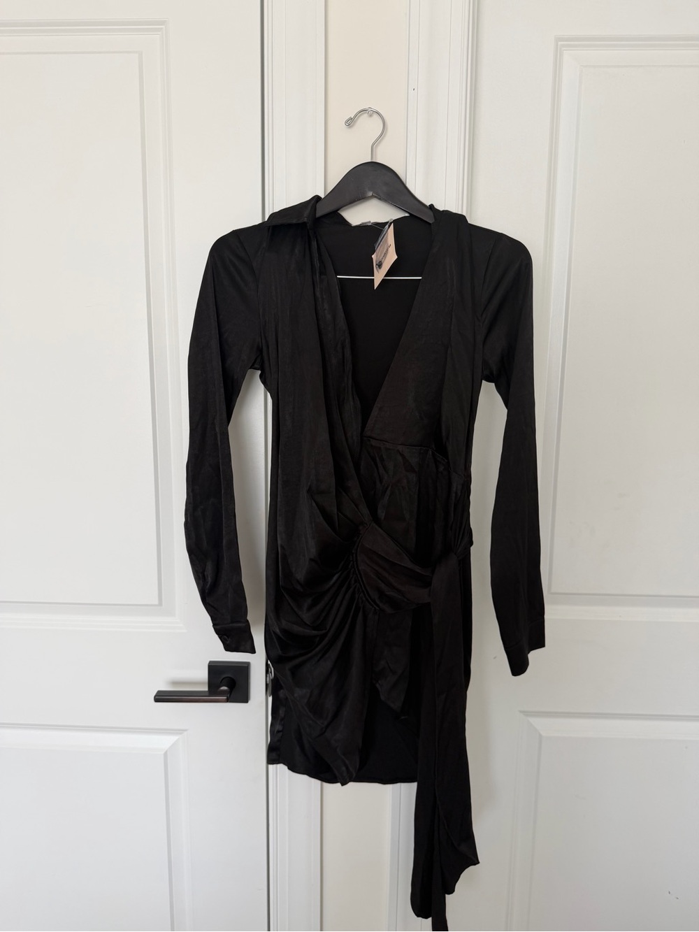 NWT Superdown sophie draped mini dress black Satin Tie Revolve Small - Picture 4 of 5